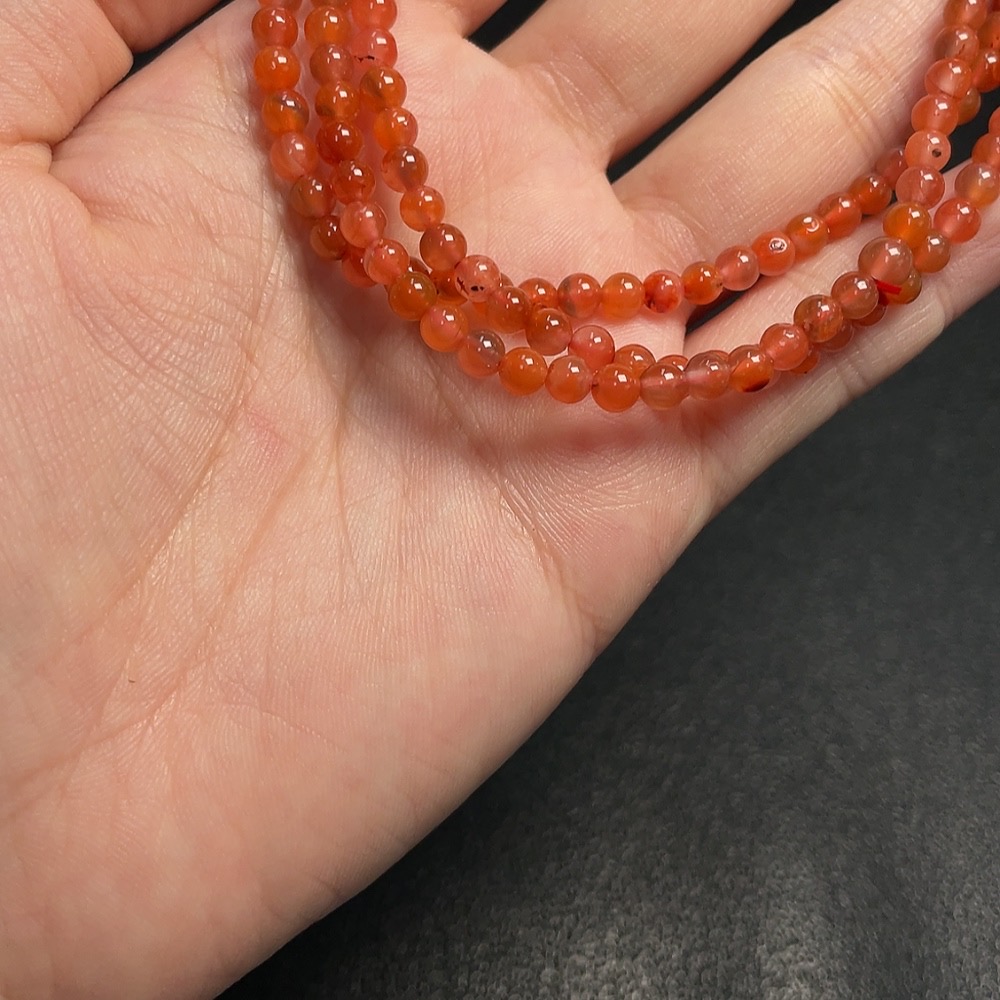 C32815348 South Red Agate Bead Strand with Visible Organic Matter, Total Weight Approx. 17.22g, Size ca. 4.2mm