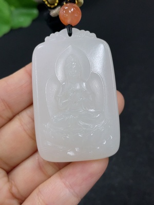 H46558271 和田玉挂件   观音    货品总重约（含绳）40g    配珠非和田玉