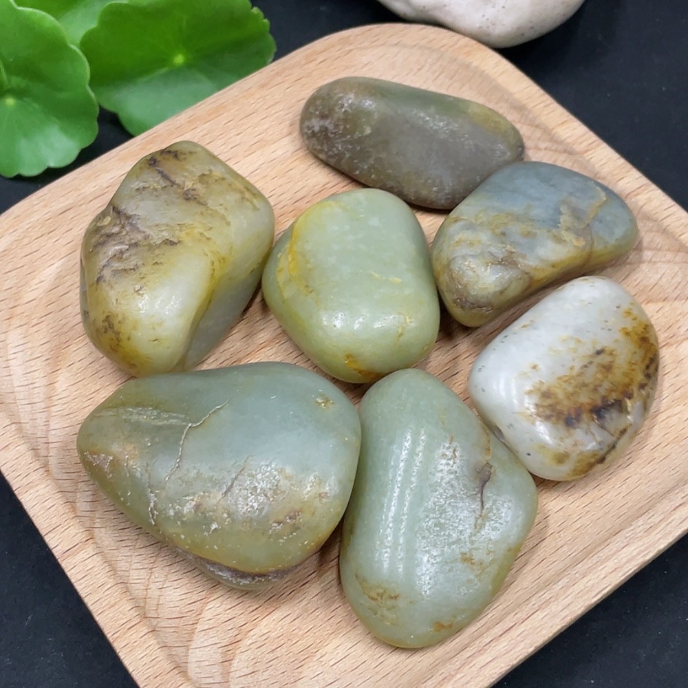 H35084811 Hetian Jade with undetermined skin color formation, total weight approximately 271.4g