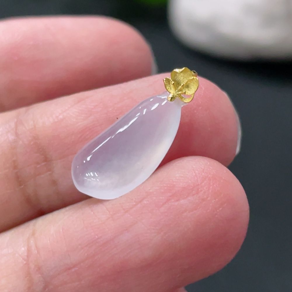 F33935580 Jadeite Auspicious Melon Pendant with 18K Gold Clasp, Total Weight Approx. 0.75g