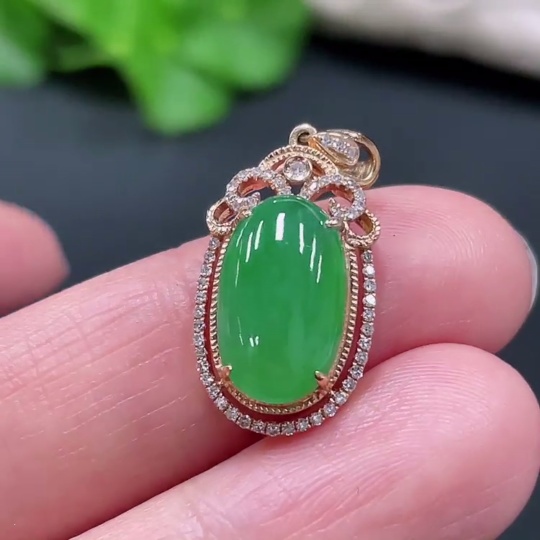 F25929324 Jadeite Cabochon Pendant with 18K Gold Mount, Total Weight Approx. 2.86g