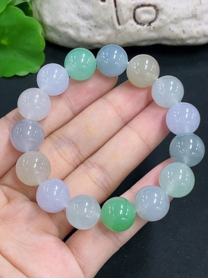F46490532 翡翠手串   货品总重约48.4g  卡12.4mm左右