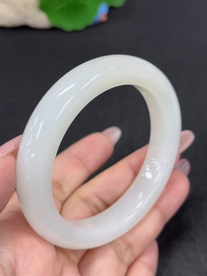 H46521416 和田玉正圈手镯 圈口54.7 货品总重约59.2g