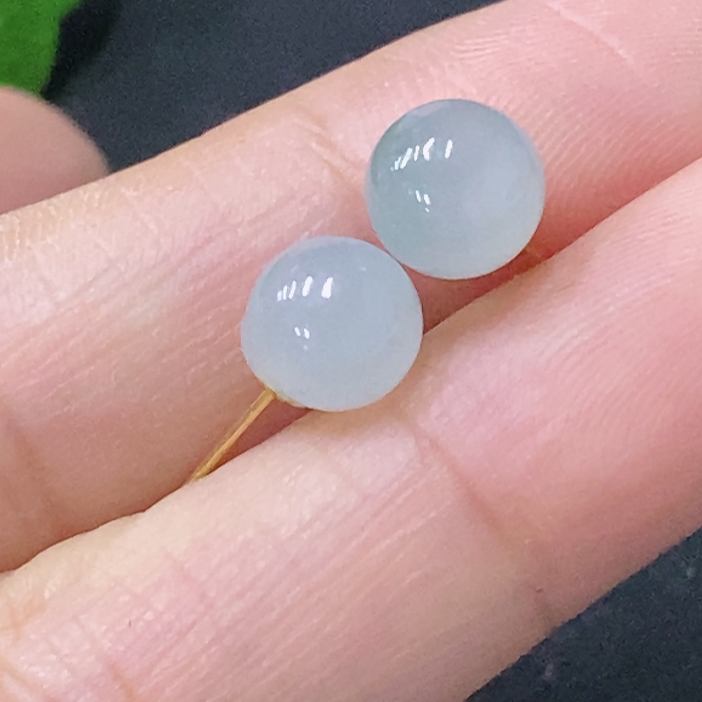 F35116405 Jadeite Earrings with 18k Gold, Total Weight Approximately 1.25g