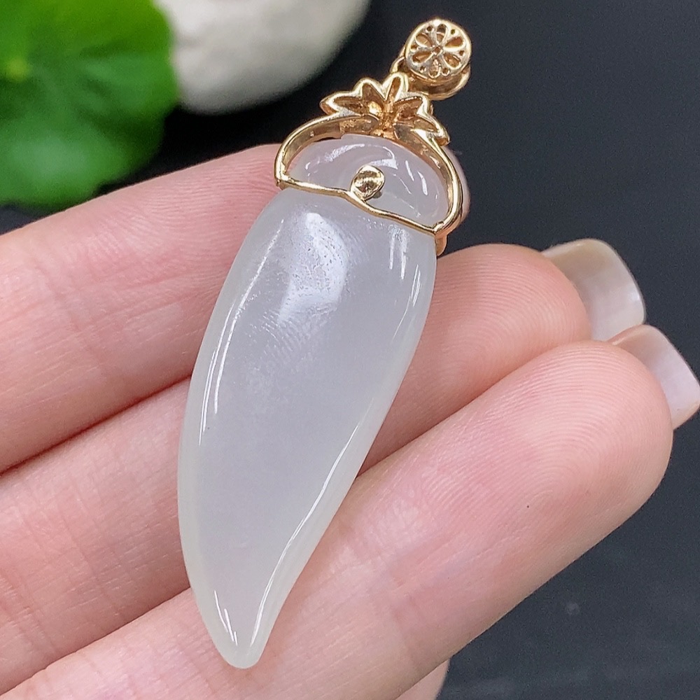 F27124028 Jadeite Fortune Melody Pendant with 18K Gold Clasp, Total Weight Approx. 8.3g, Accented with Diamonds