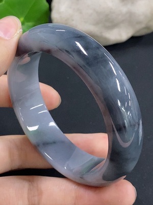 F42986038 翡翠正圈手镯 圈口53.2 货品总重约67.18g