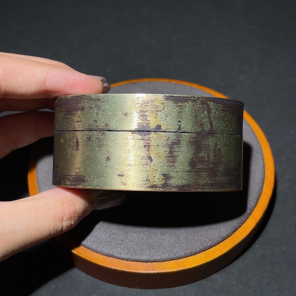 W34987510 Late Qing Dynasty and Republic of China period brass scholar's ink box with fine engraving and rich patina, miscellaneous category