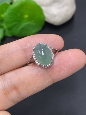 F39635235 翡翠蛋面镶嵌戒指 圈口可活动 非金镶 货品总重约2.3克