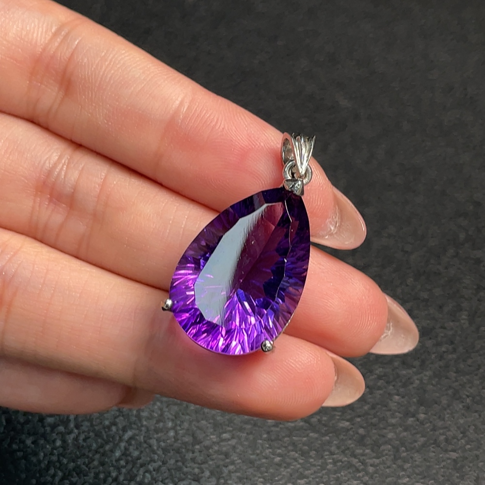 C33871542 Crystal Pendant Non-Gold Total Weight Approx. 7.32g