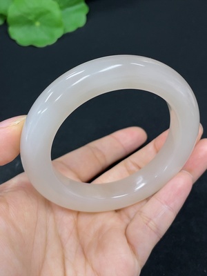 H46559189 和田玉正圈手镯    圈口52.8    货品总重约67g
