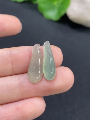 F46549037 翡翠挂件一手走