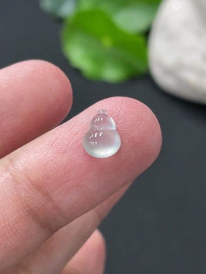 F35146713 Jadeite gourd inlaid piece, total weight about 0.2g