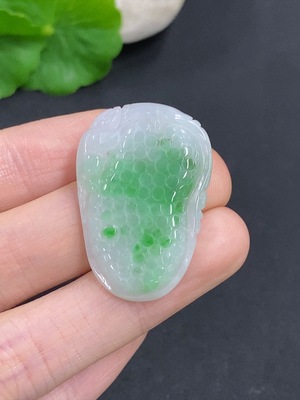 F38481065 翡翠貔貅挂件 货品总重量约7克