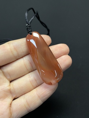 C46535150 南红玛瑙挂件 可见有机物 含绳 货品总重约13.33g