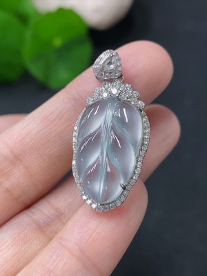 F31587457 Jadeite Leaf Pendant with 18k Gold and Diamond Accents, Total Weight Approximately 3.9g