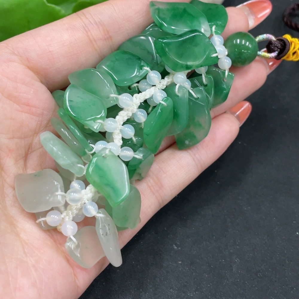 H35085563 African Emerald (Dulong Jade) Handheld Ornament