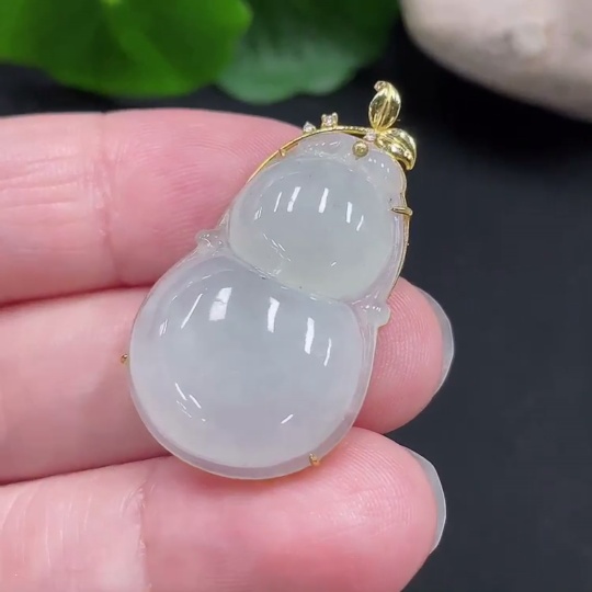 F31627061 Jadeite Gourd Pendant 18K Gold Total Weight Approx. 5.1g