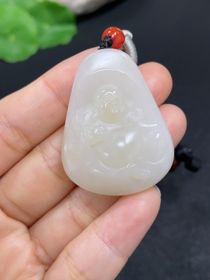 H46558491 和田玉挂件   佛公    货品总重约（含绳）19.7g    配珠非和田玉