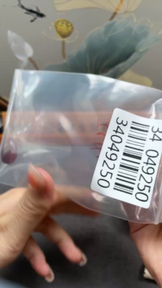 C34049250 South Red Agate Pendant with Visible Organic Matter, Total Weight Approximately 4.77g