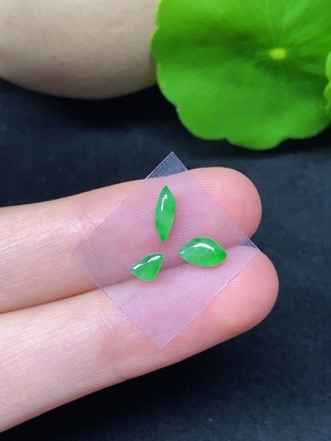 F45335389 翡翠随形戒面 一手走 总重约0.19g