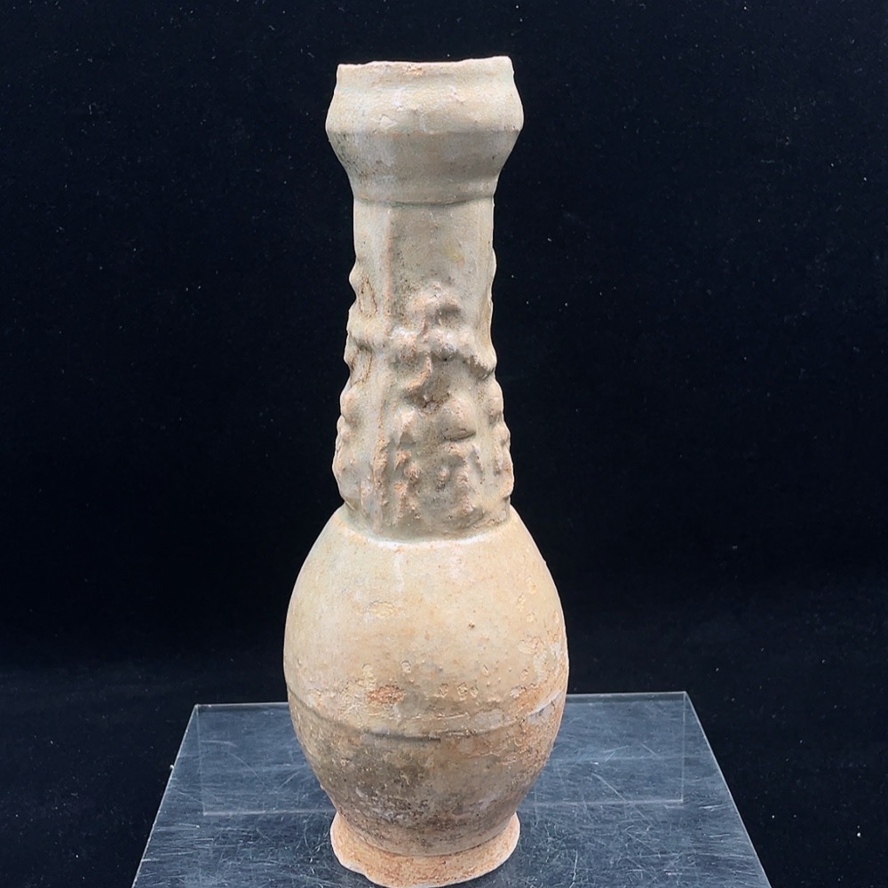 W32717977 Porcelain, Intact, Yingqing Glazed Garlic-Head Bottle (subject to the actual item)