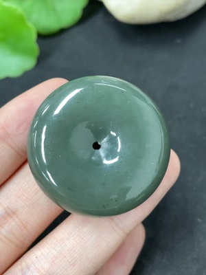 H42956965 和田玉挂件   平安扣    货品总重约29.8g