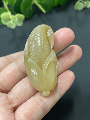 H10029625 Hetian Jade Corn Pendant, Total Weight 24.2g