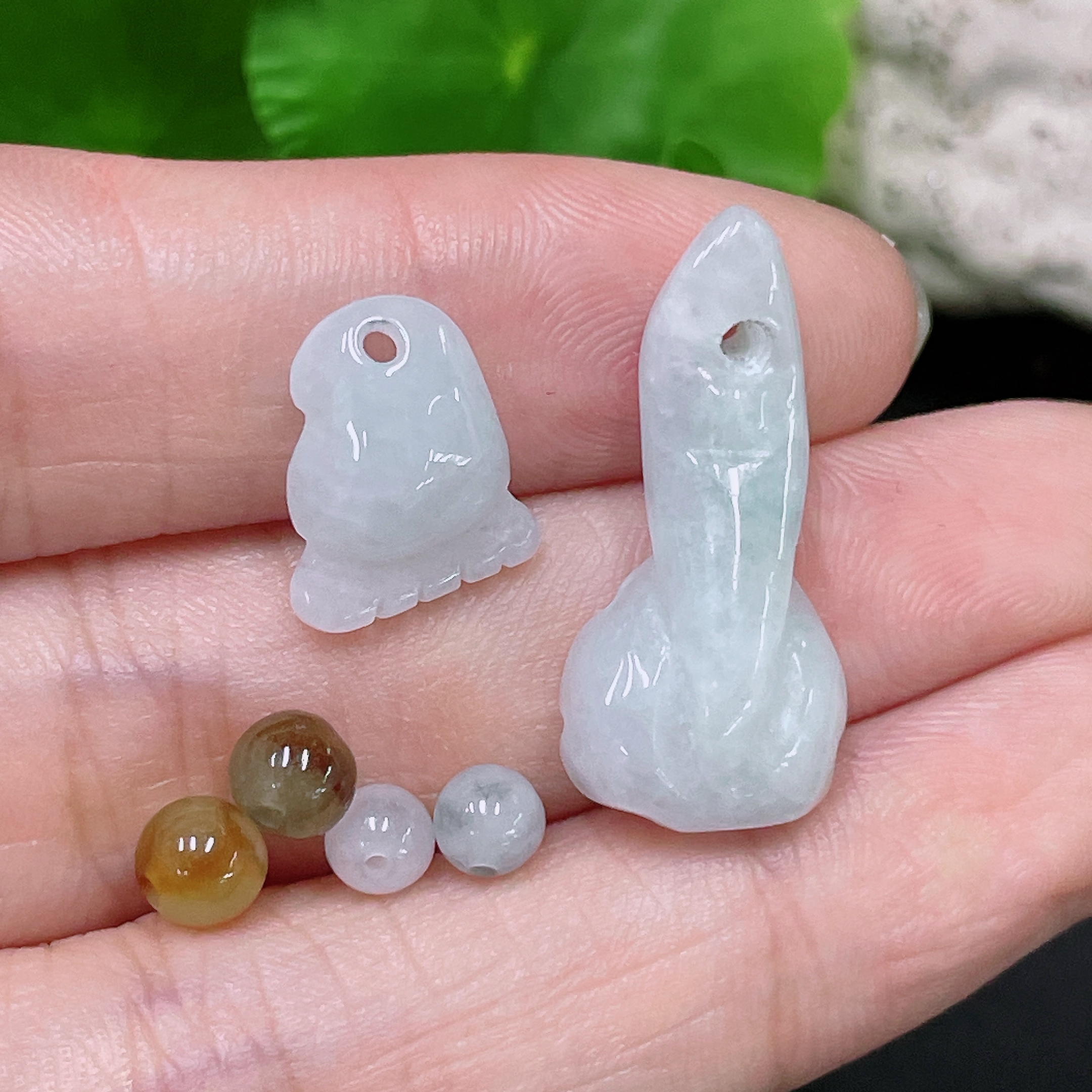 F33893304 Jadeite Pendant Beads Sell as a Lot