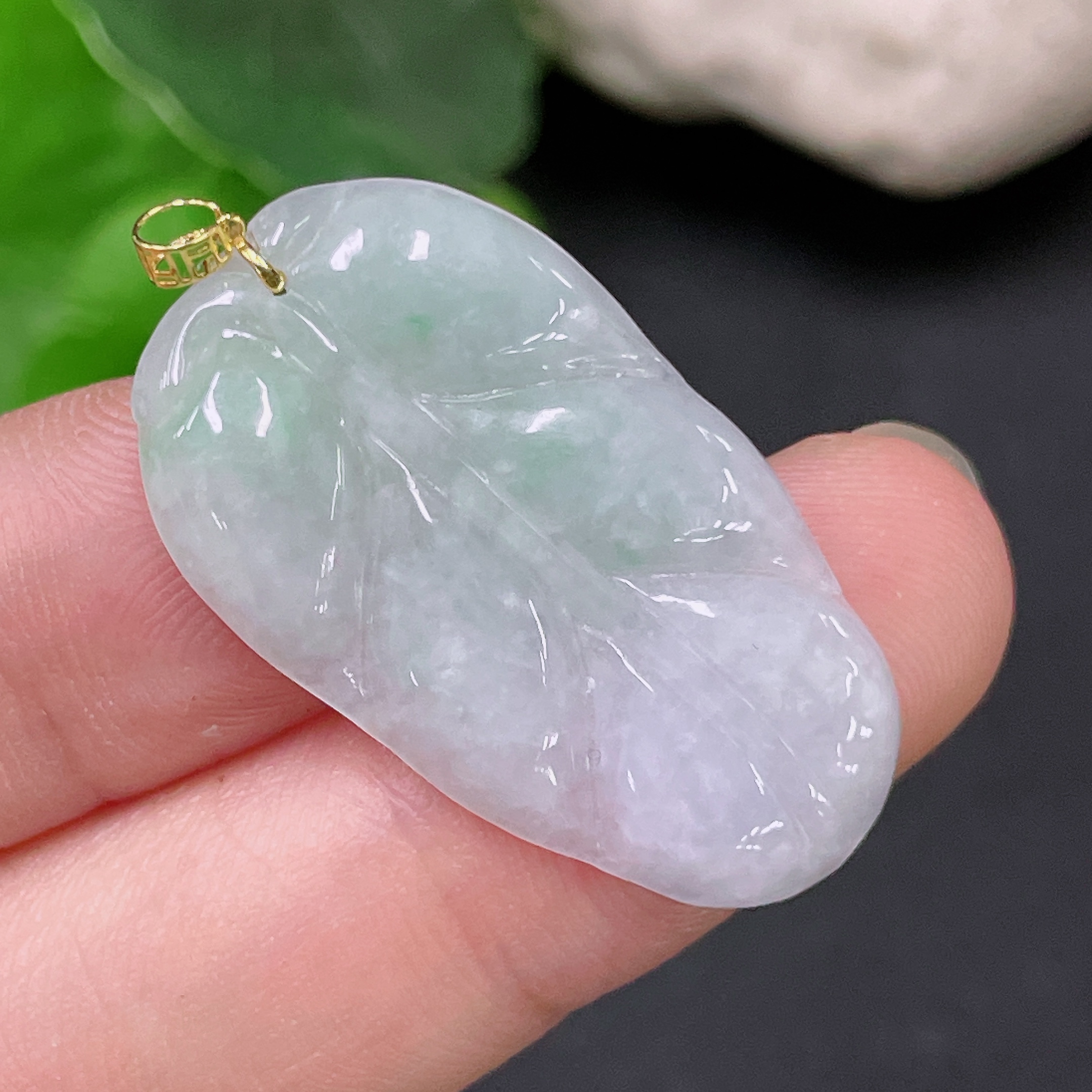 F33893565 Jadeite Leaf Pendant 18K Gold Approx. 3g Total Weight