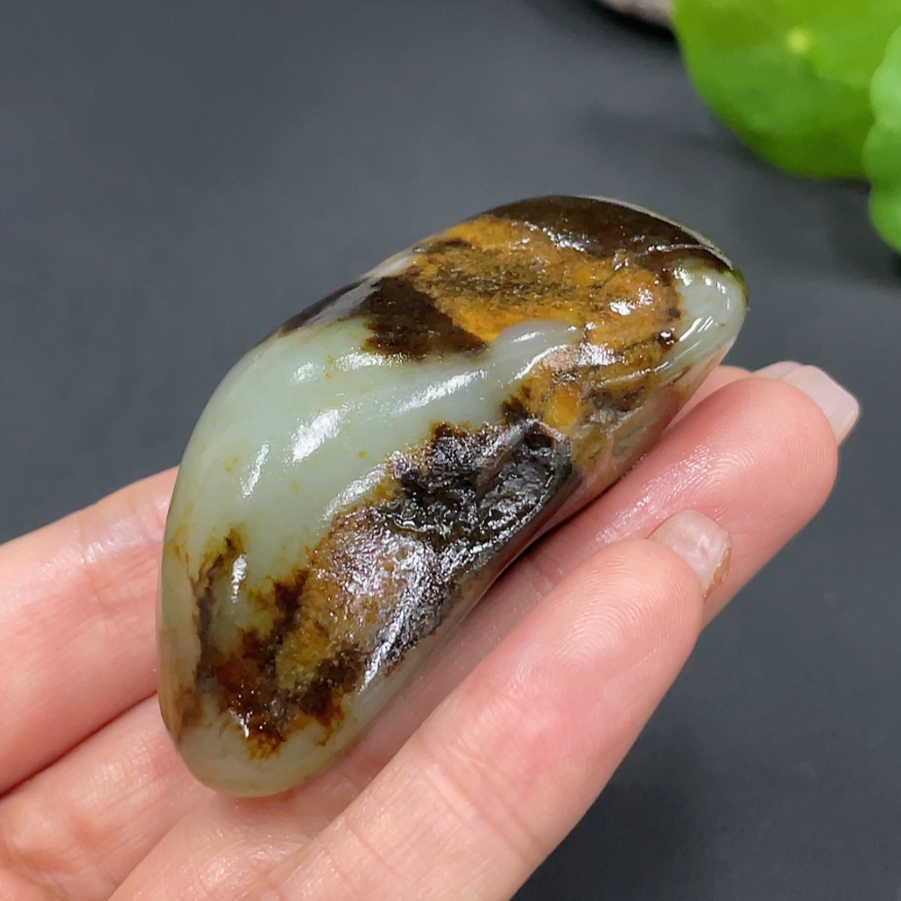 H23656252 Hetian Jade, undetermined cause of skin color, total weight about 68.2g