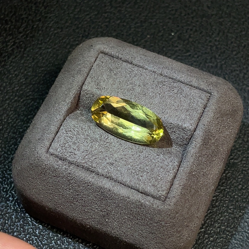 C29403329 Crystal Rough Stone Total Weight Approx. 8.79ct