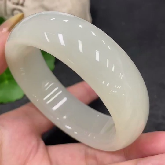 H32798056 Hetian Jade Round Bracelet Size 59.6 Total Weight Approx. 93.3g