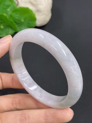 F42975960 翡翠正圈手镯 货品总重约55.89g 57.6圈口