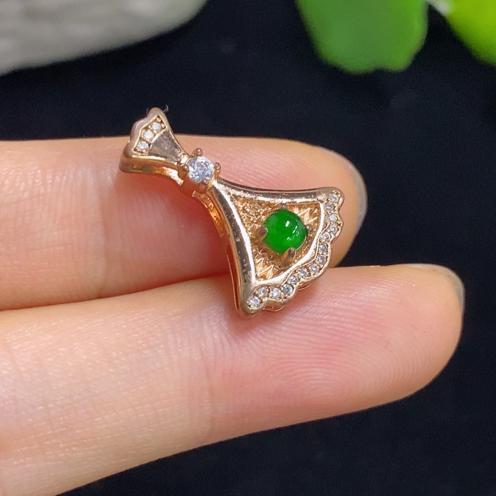 F44264592 Jadeite Cabochon Inlaid Pendant Non-Gold Total Weight Approx. 1.3g