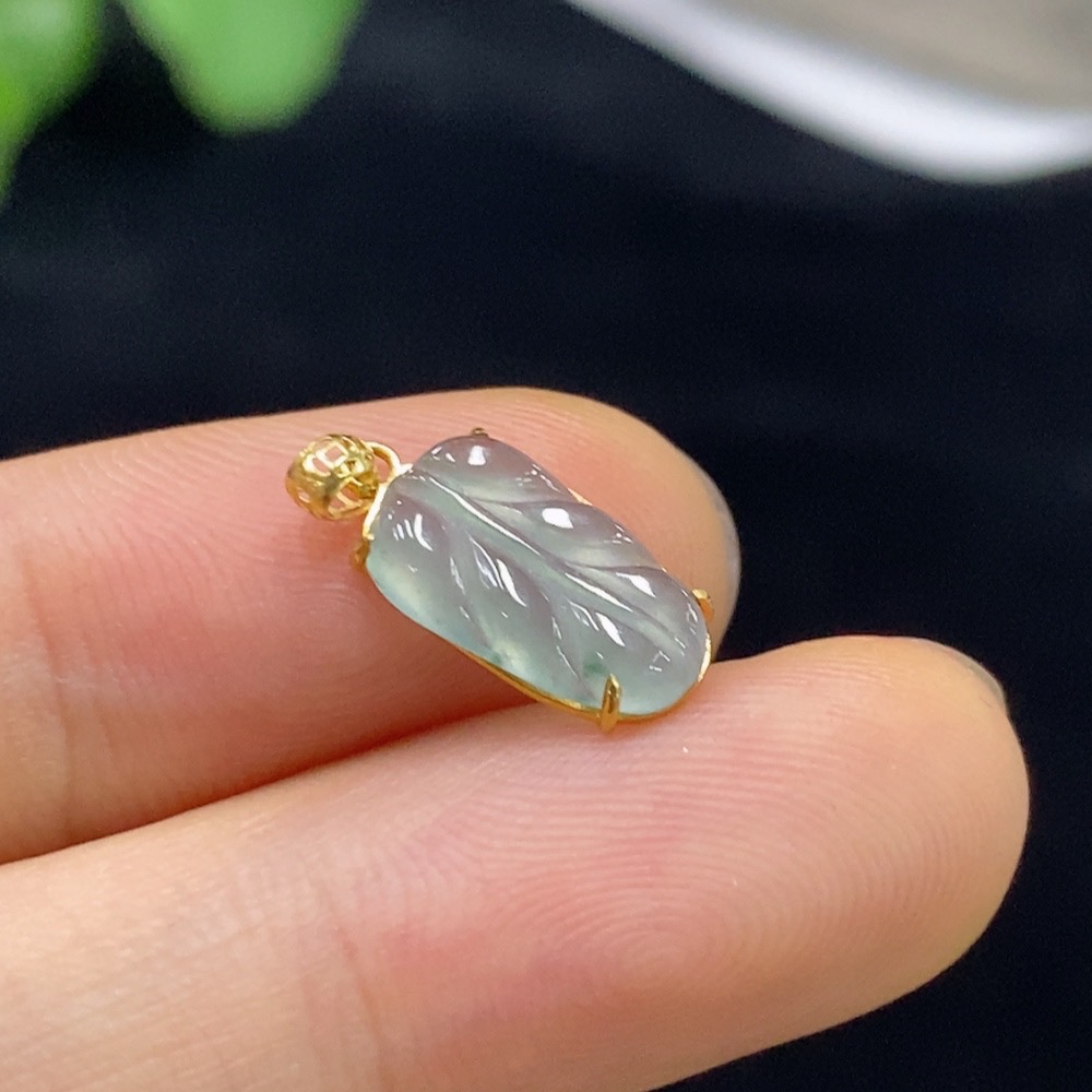F33834795 Jadeite Leaf Inlaid Pendant 18K Total Weight Approx. 0.48g