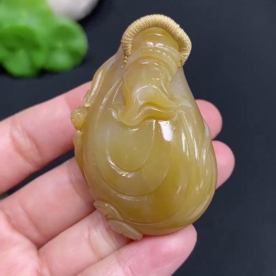 H27126916 Hetian Jade Pendant    Lucky Bag   Total Weight: Approx. 36.6g