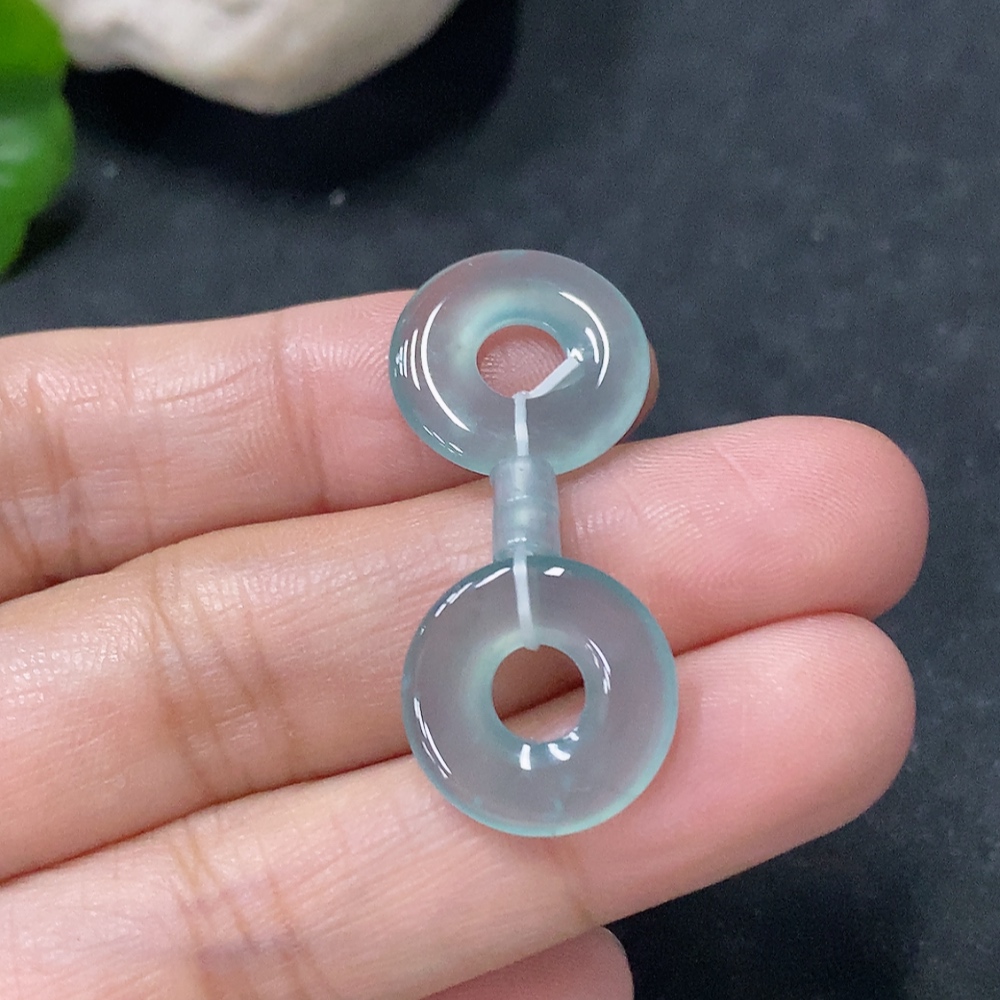 F33888009 Jadeite donut pendant