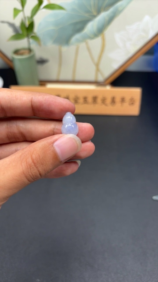 F34968506 Jadeite gourd inlay piece with total weight about 1.5g