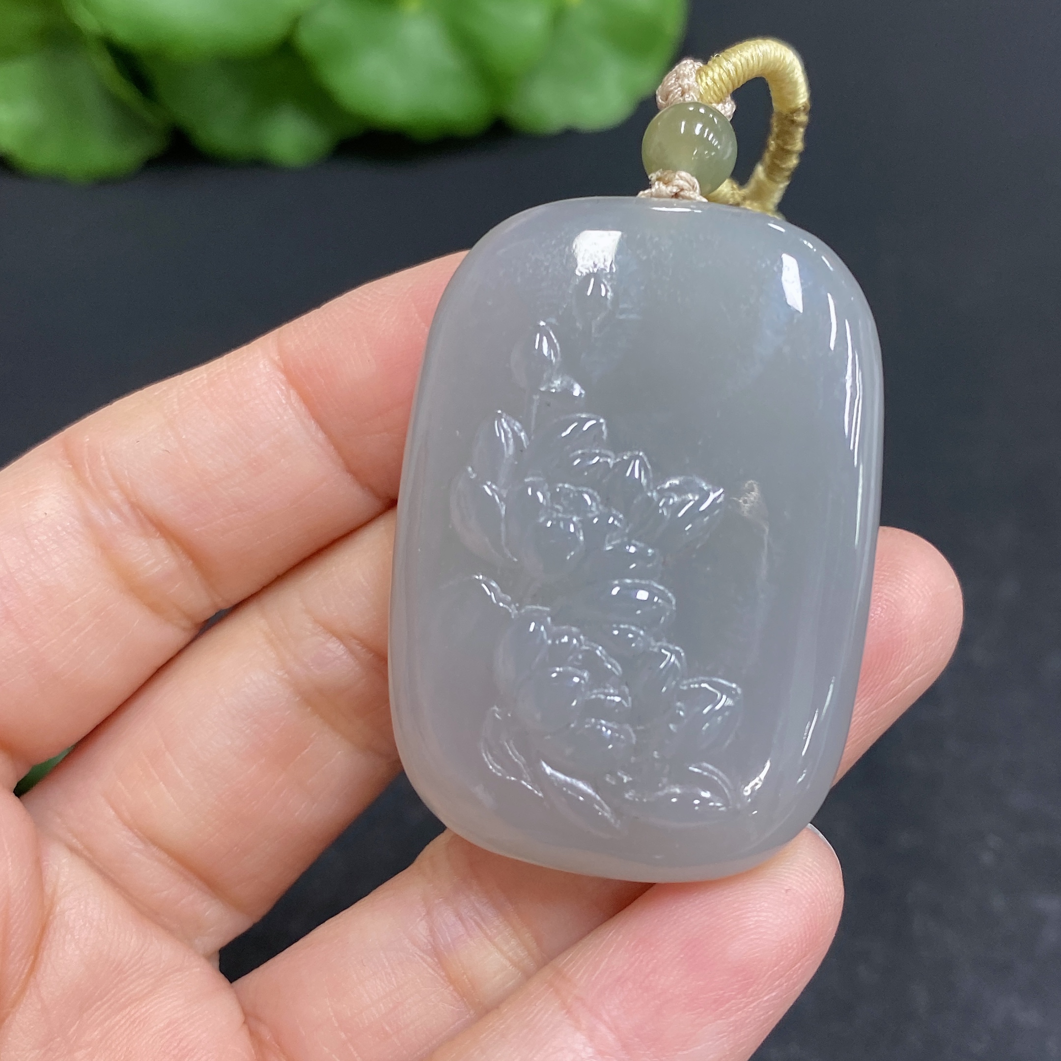 H33903998 Hetian Jade Pendant  Flourishing Flowers Symbolizing Wealth and Prosperity