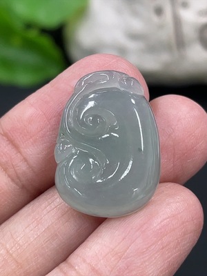 F42973259 翡翠如意挂件 货品总重约2.5克