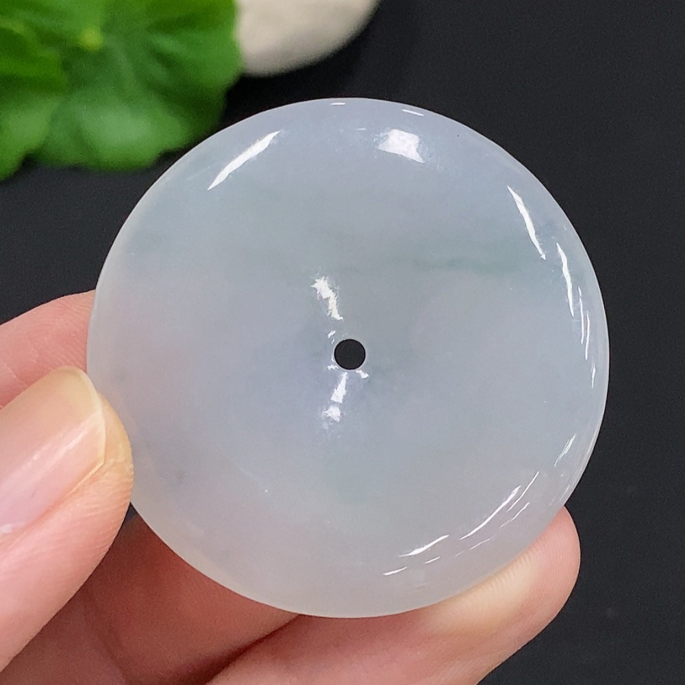 F31644733 Jadeite Peace Knot, Total Weight Approx. 17.4g