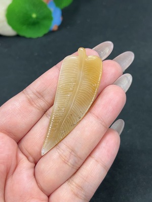 H41922758 和田玉挂件 羽毛 货品总重约5.1g