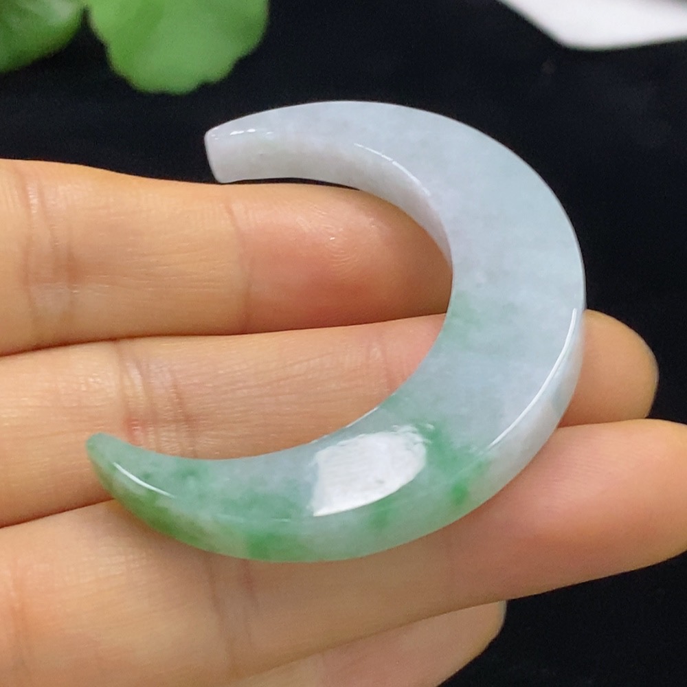 F34023980 Jadeite Crescent Pendant Total Weight Approx. 15.64g