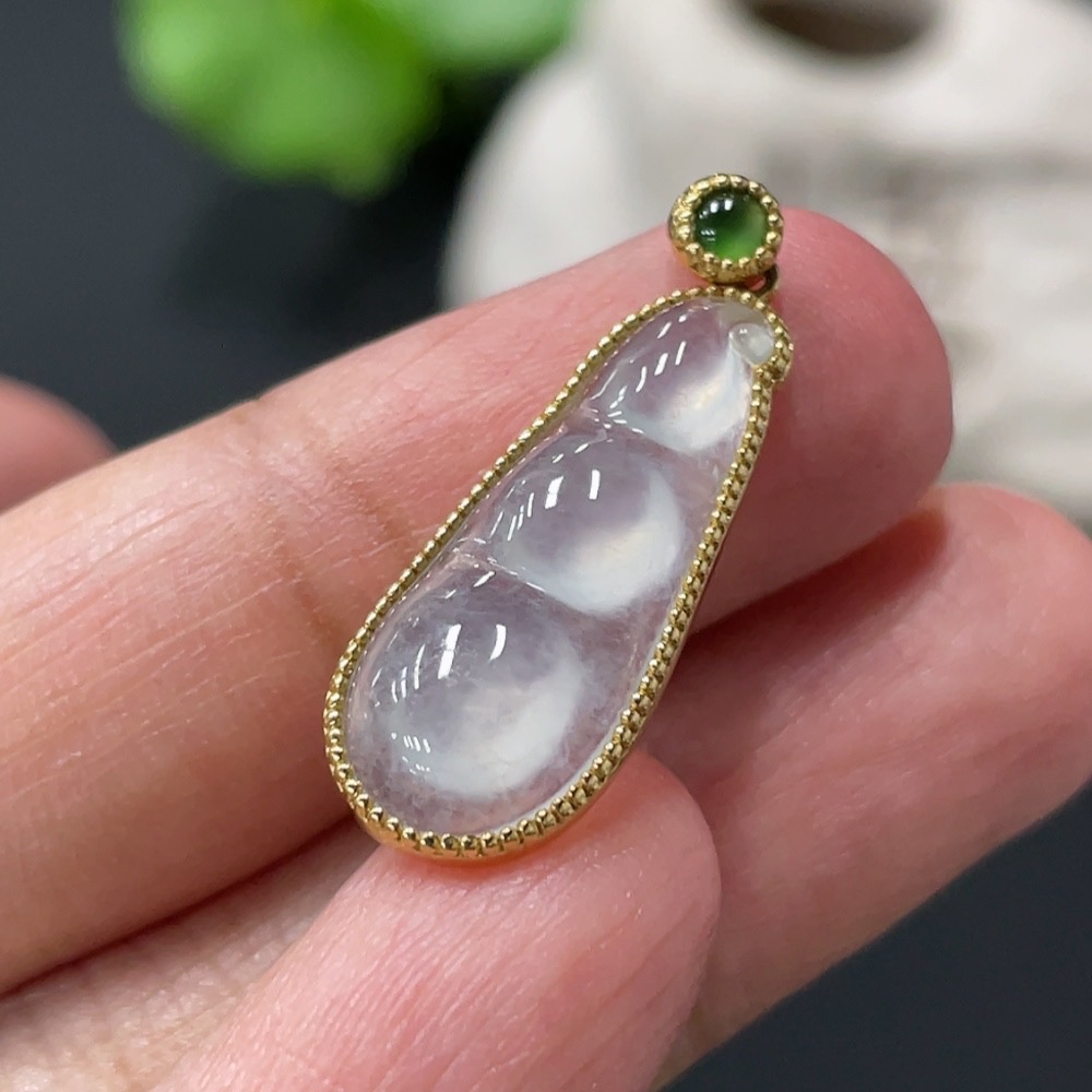 F30520074 Jadeite Lucky Bean Pendant Set in 18K Gold
