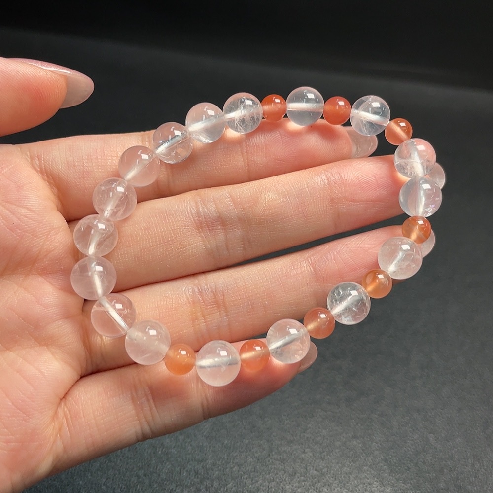 C30469368 Crystal Bracelet with approximately 8mm beads, total weight about 14.99g, paired with Southern Red Agate (visible organic matter)