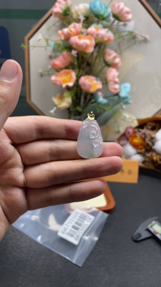 F30555199 Jadeite Ruyi Pendant with 18K Gold Bail, Total Weight Approximately 3.8g