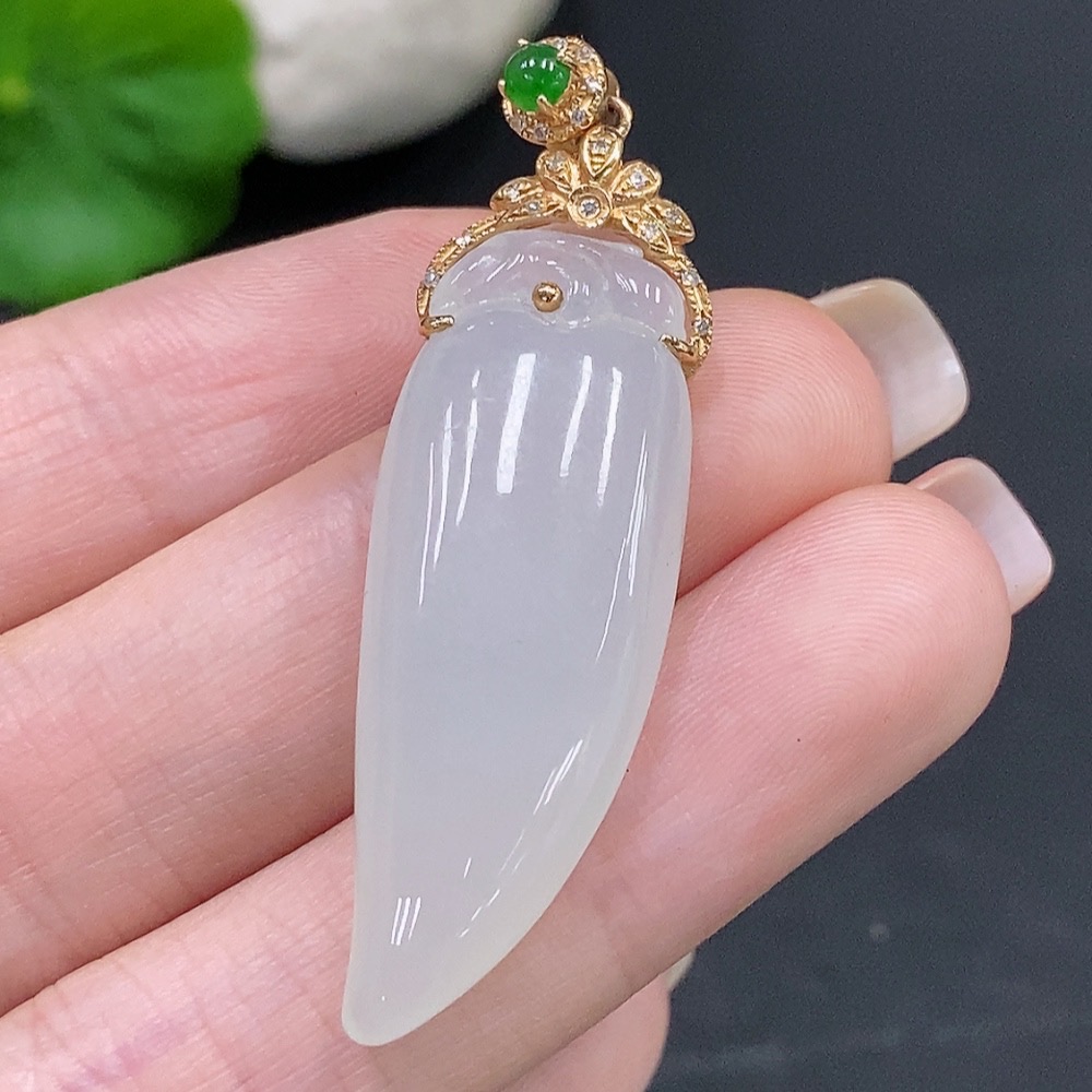 F27124028 Jadeite Fortune Melody Pendant with 18K Gold Clasp, Total Weight Approx. 8.3g, Accented with Diamonds
