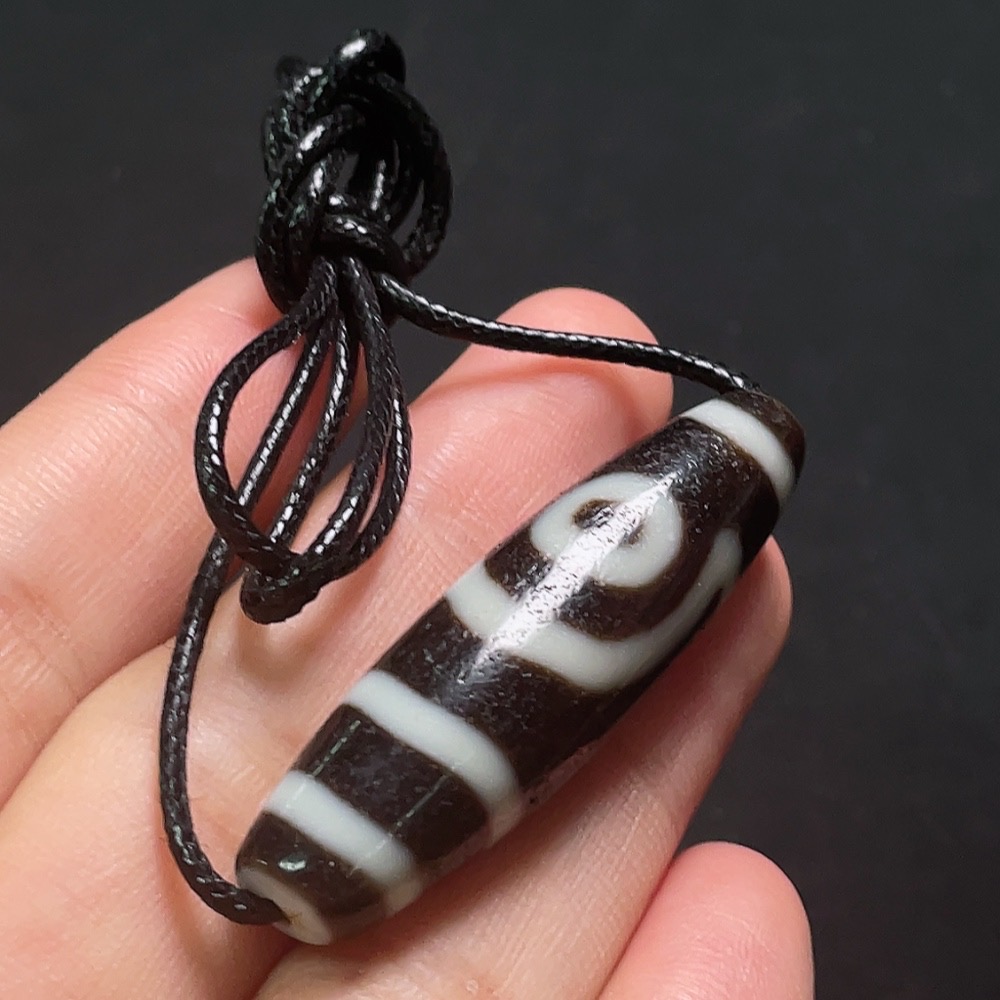 W32764439 Dzi bead pendant, total weight including cord approximately 12.94g, size about 47.2mm