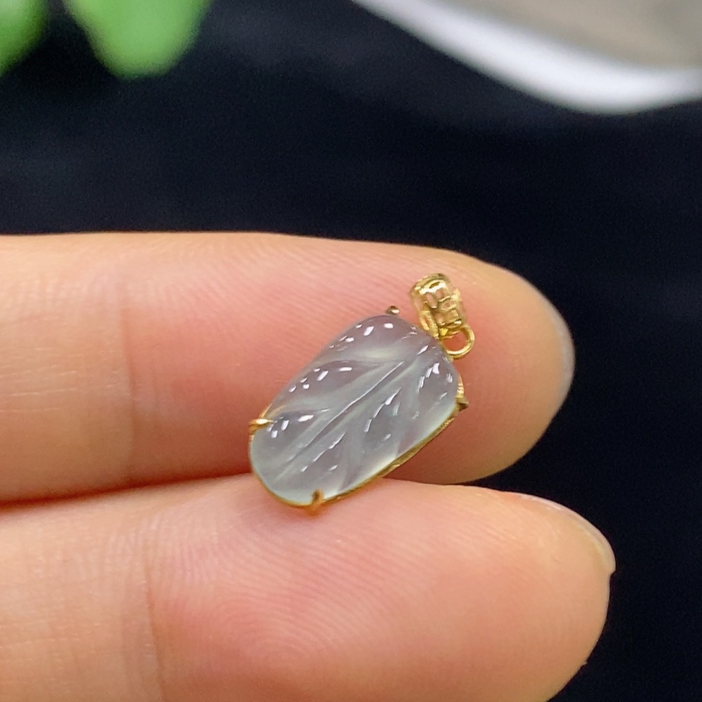 F33834795 Jadeite Leaf Inlaid Pendant 18K Total Weight Approx. 0.48g