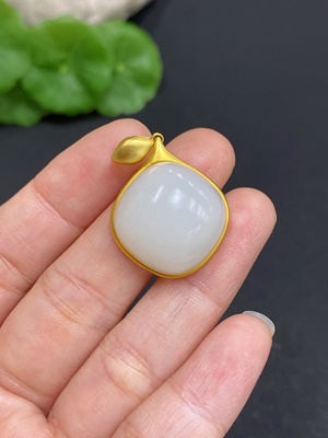 H34970177 Hetian Jade Inlaid Pendant, 18k Gold, Total Weight Approx. 6.1g